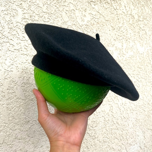 Accessories - 100% Wool Vintage Beret Black Hat